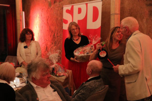 Claudia Belzer, Renate Schroff, Martina Stamm-Fibich gratulieren Peter Prokop