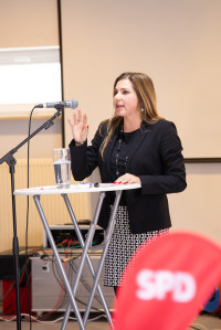 Claudia Belzer bei ihrer engagierten Rede
